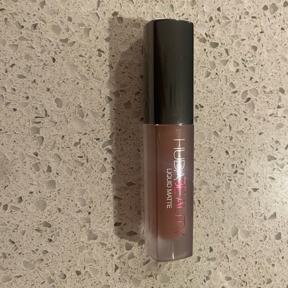HUDA BEAUTY SWEET TALKER MATTE LIQUID LIPSTICK MINI UNOPENED